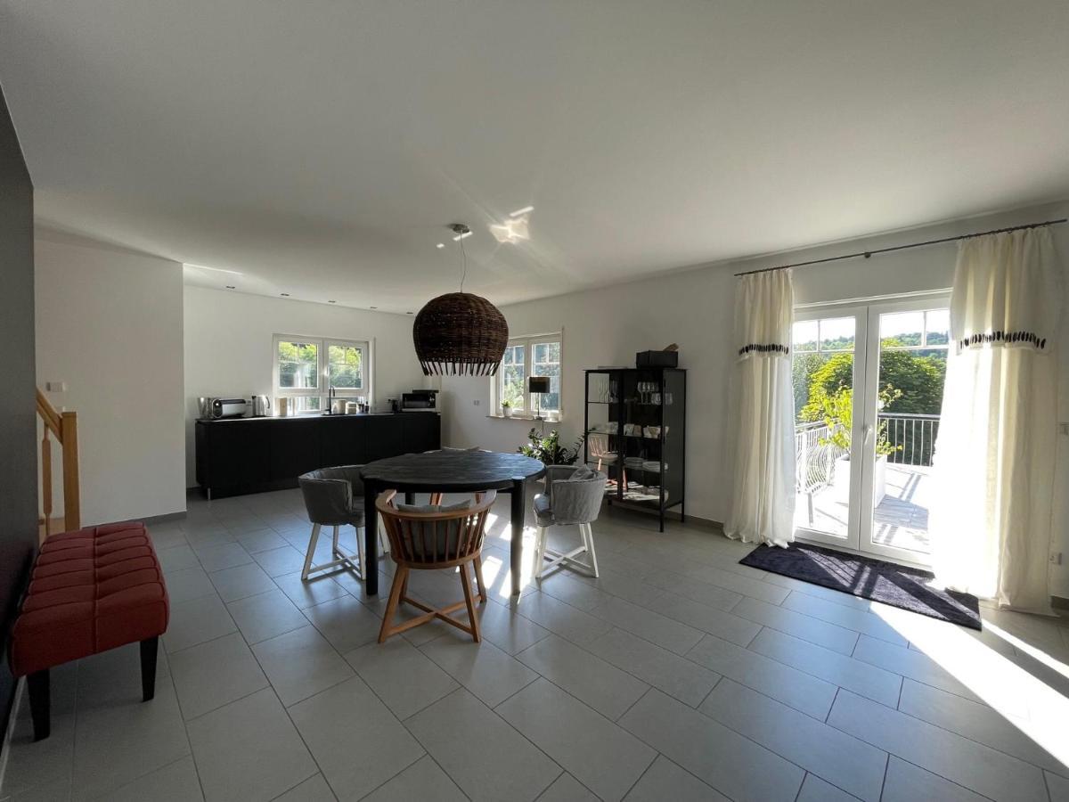 Stilvolle Wohnung Fuer 2-3 Personen - Mit Riesiger Dachterrasse Haigerloch Luaran gambar