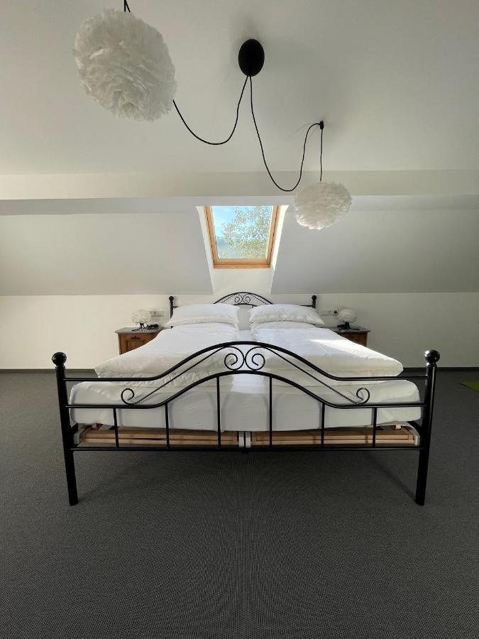 Stilvolle Wohnung Fuer 2-3 Personen - Mit Riesiger Dachterrasse Haigerloch Luaran gambar